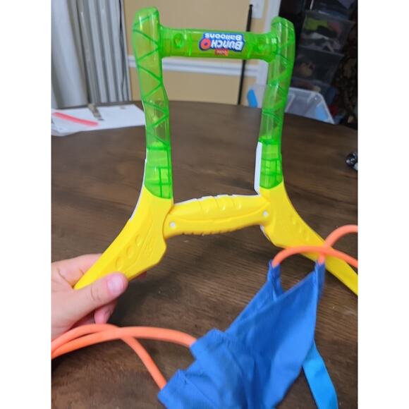 Bunch O Balloons Tropical Party Slingshot - Picture 12 of 16